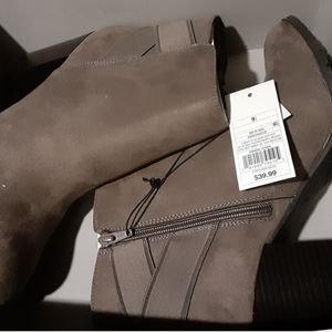 A New Day Woman's Chucky Heeled  Boots 9.5 Bark color